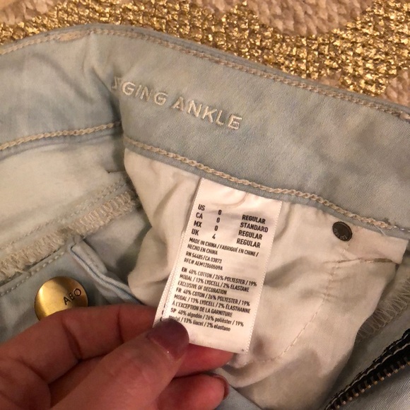 American Eagle light wash jeans - Picture 4 of 5